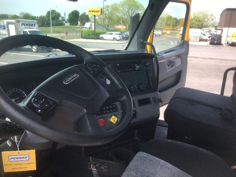 Day Cab Tractor-Heavy Duty Tractors-Freightliner-2020-T12664ST-Harrisburg-PA-429,359\n\t\tmiles-$ 51,750 - Image 10