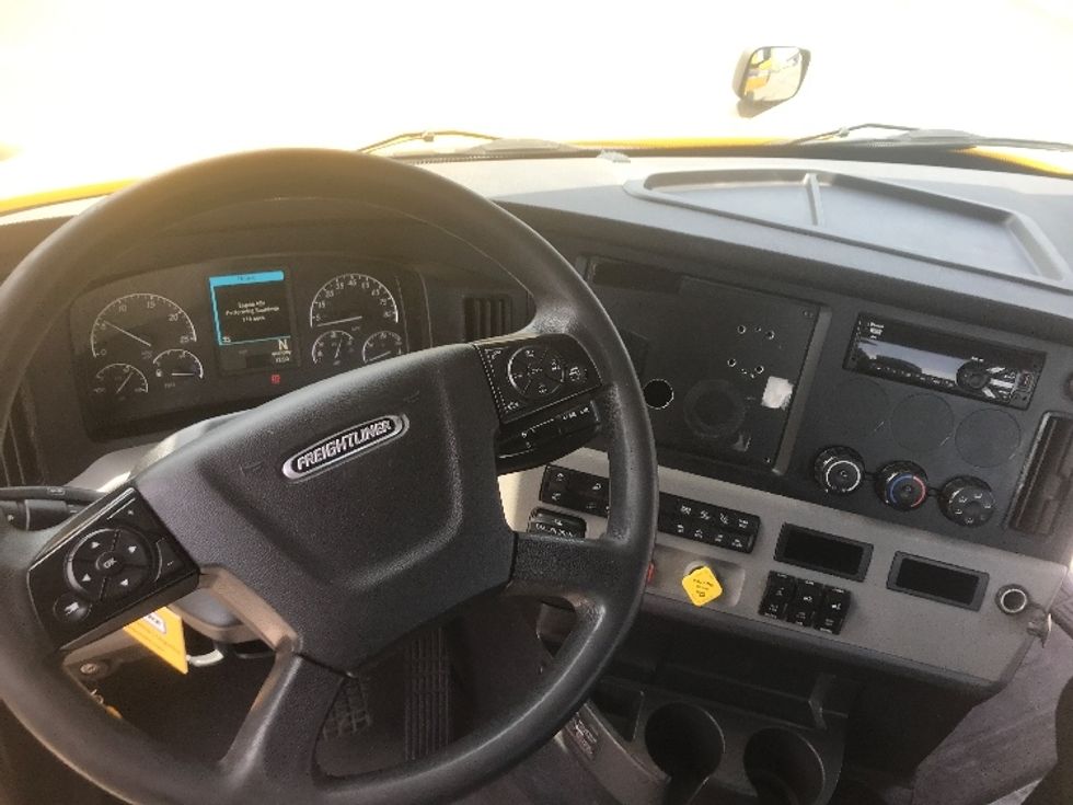 Day Cab Tractor-Heavy Duty Tractors-Freightliner-2020-T12664ST-Harrisburg-PA-429,359\n\t\tmiles-$ 51,750 - Image 11