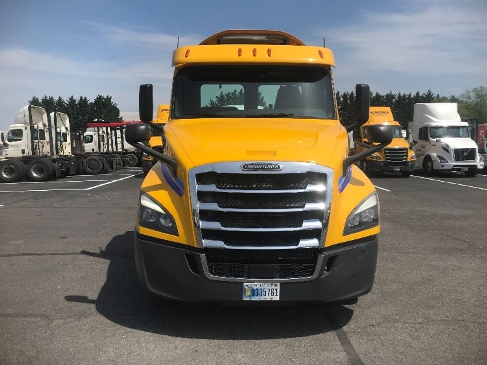 Day Cab Tractor-Heavy Duty Tractors-Freightliner-2020-T12664ST-Harrisburg-PA-429,359\n\t\tmiles-$ 51,750 - Image 2