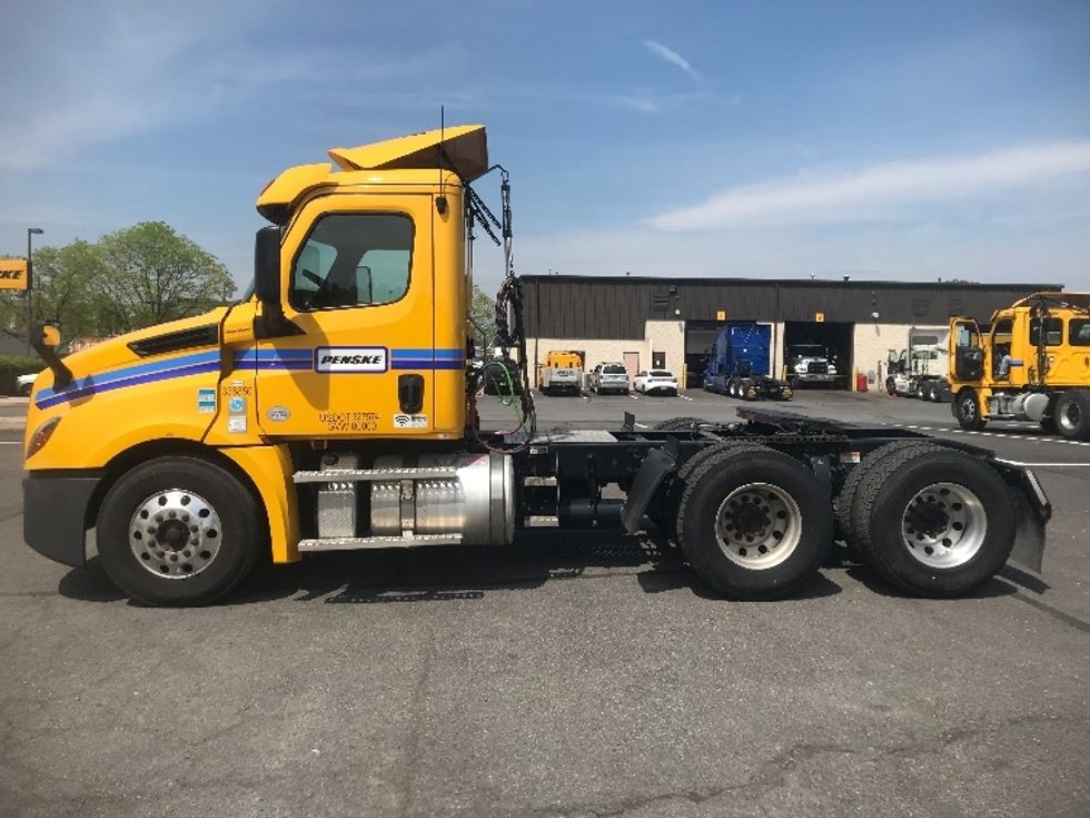 Day Cab Tractor-Heavy Duty Tractors-Freightliner-2020-T12664ST-Harrisburg-PA-429,359\n\t\tmiles-$ 51,750 - Image 4