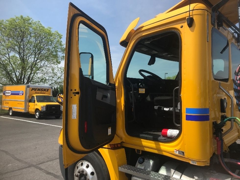Day Cab Tractor-Heavy Duty Tractors-Freightliner-2020-T12664ST-Harrisburg-PA-429,359\n\t\tmiles-$ 51,750 - Image 9