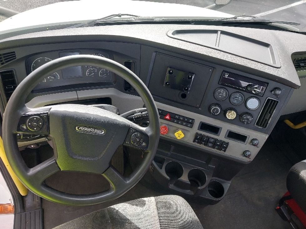 Day Cab Tractor-Heavy Duty Tractors-Freightliner-2020-T12664ST-Harrisburg-PA-467,878\n\t\tmiles-$ 44,000 - Image 11