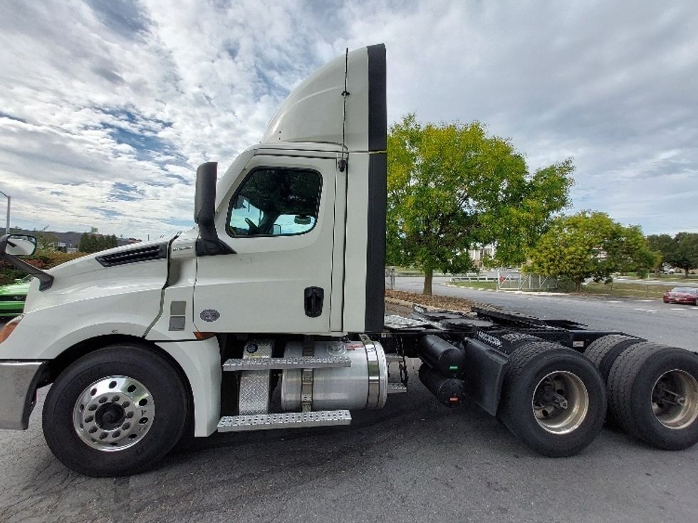 Day Cab Tractor-Heavy Duty Tractors-Freightliner-2020-T12664ST-Harrisburg-PA-467,878\n\t\tmiles-$ 44,000 - Image 4