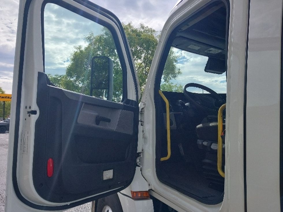 Day Cab Tractor-Heavy Duty Tractors-Freightliner-2020-T12664ST-Harrisburg-PA-467,878\n\t\tmiles-$ 44,000 - Image 9