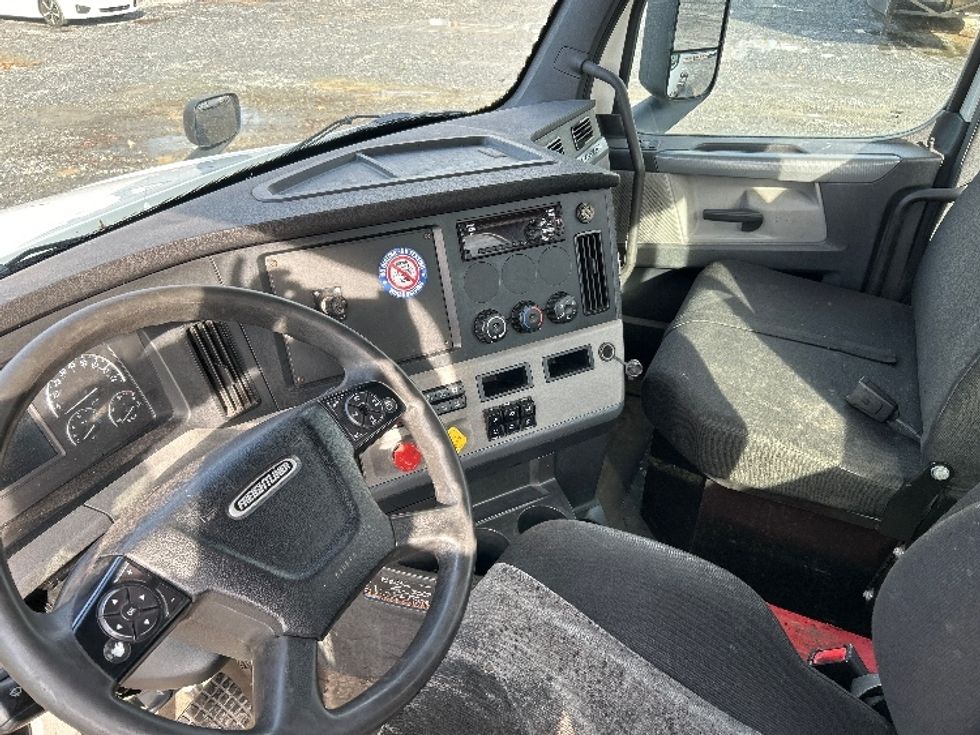 Day Cab Tractor-Heavy Duty Tractors-Freightliner-2020-T12664ST-Harrisburg-PA-475,510\n\t\tmiles-$ 50,250 - Image 10