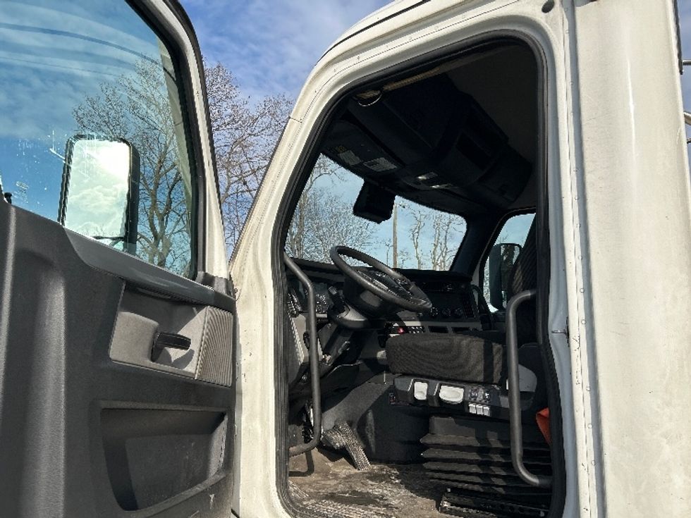 Day Cab Tractor-Heavy Duty Tractors-Freightliner-2020-T12664ST-Harrisburg-PA-475,510\n\t\tmiles-$ 50,250 - Image 9