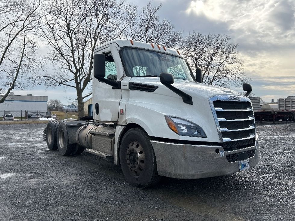 Day Cab Tractor-Heavy Duty Tractors-Freightliner-2020-T12664ST-Harrisburg-PA-483,242\n\t\tmiles-$ 34,750 - Image 1