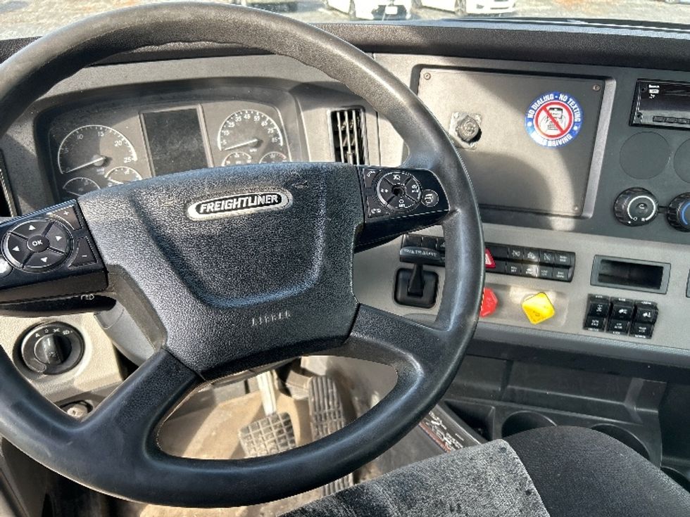 Day Cab Tractor-Heavy Duty Tractors-Freightliner-2020-T12664ST-Harrisburg-PA-483,242\n\t\tmiles-$ 34,750 - Image 11