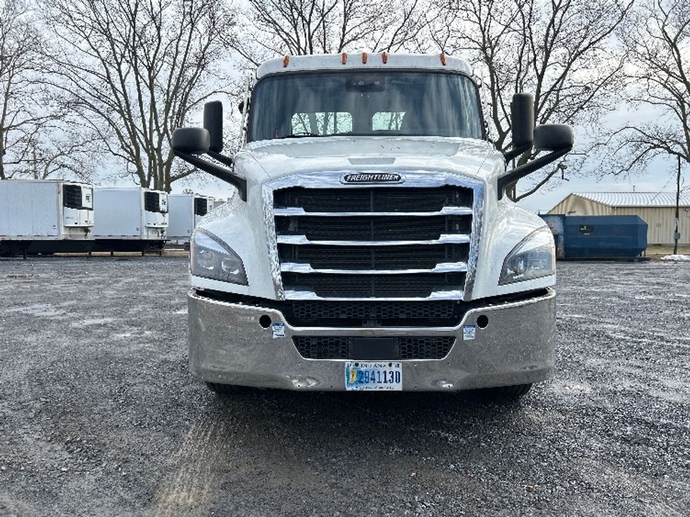 Day Cab Tractor-Heavy Duty Tractors-Freightliner-2020-T12664ST-Harrisburg-PA-483,242\n\t\tmiles-$ 34,750 - Image 2