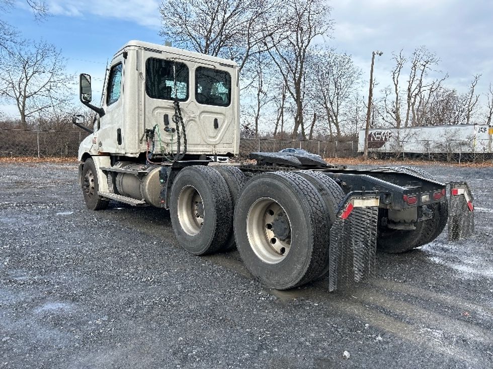 Day Cab Tractor-Heavy Duty Tractors-Freightliner-2020-T12664ST-Harrisburg-PA-483,242\n\t\tmiles-$ 34,750 - Image 5