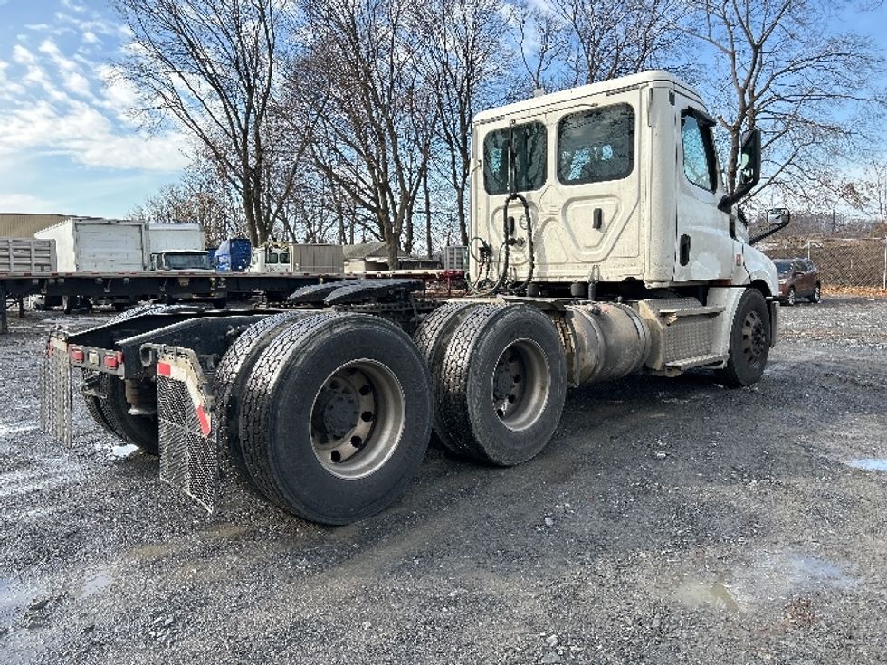 Day Cab Tractor-Heavy Duty Tractors-Freightliner-2020-T12664ST-Harrisburg-PA-483,242\n\t\tmiles-$ 34,750 - Image 7