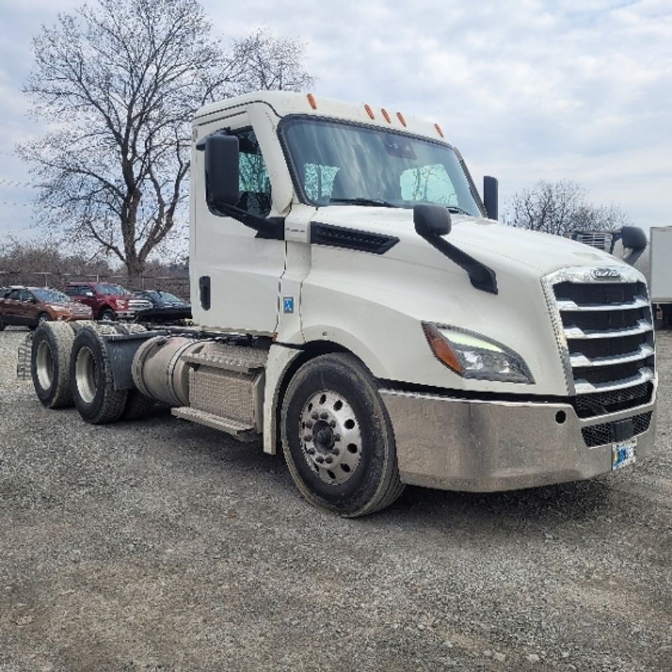 Day Cab Tractor-Heavy Duty Tractors-Freightliner-2020-T12664ST-Harrisburg-PA-526,806\n\t\tmiles-$ 45,000 - Image 1