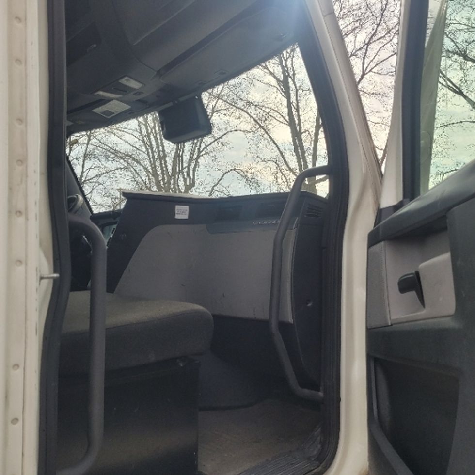 Day Cab Tractor-Heavy Duty Tractors-Freightliner-2020-T12664ST-Harrisburg-PA-526,806\n\t\tmiles-$ 45,000 - Image 12