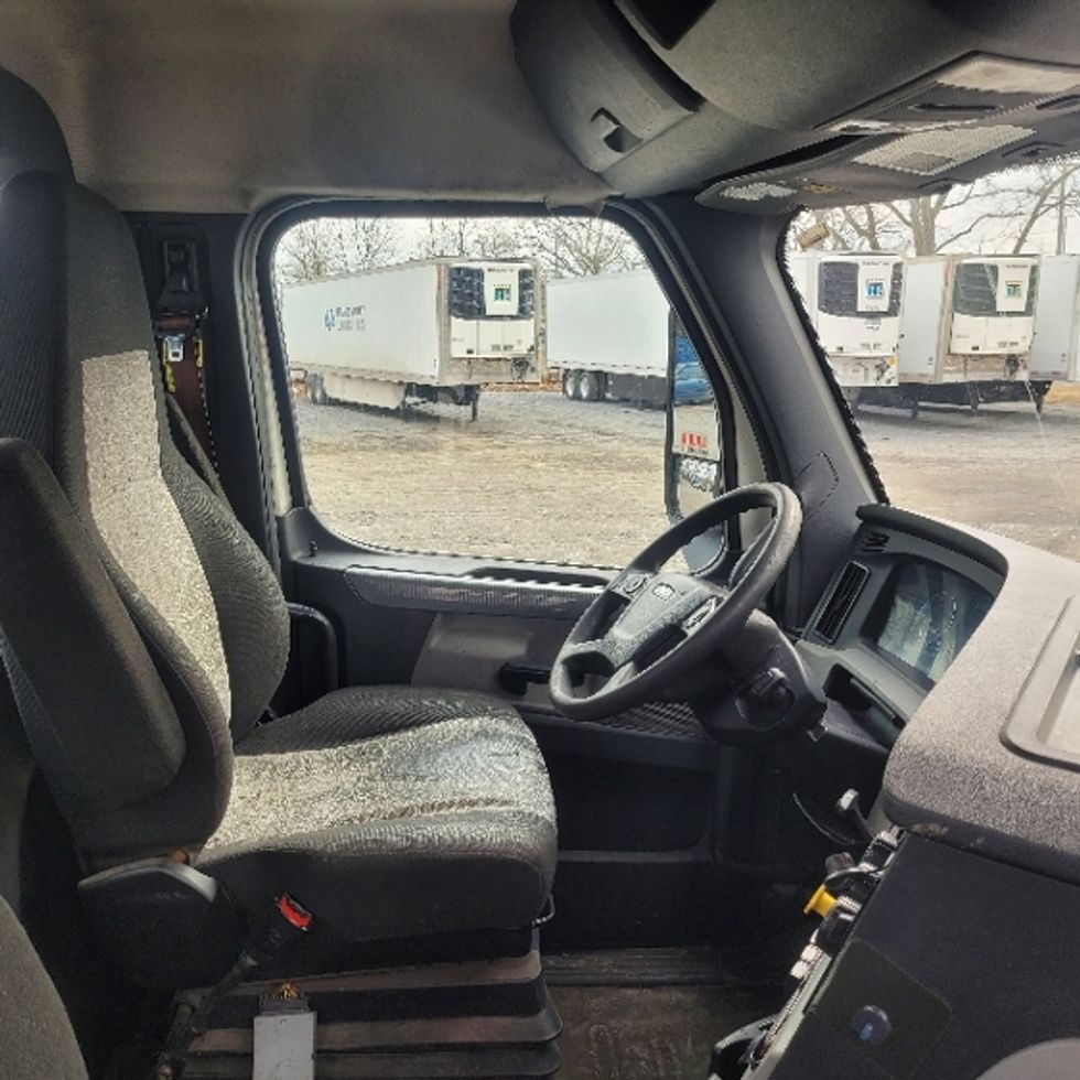 Day Cab Tractor-Heavy Duty Tractors-Freightliner-2020-T12664ST-Harrisburg-PA-526,806\n\t\tmiles-$ 45,000 - Image 14