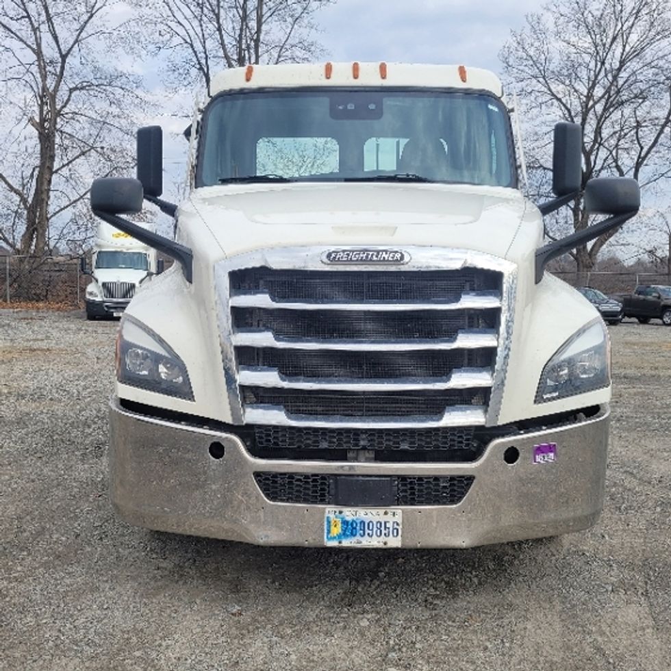 Day Cab Tractor-Heavy Duty Tractors-Freightliner-2020-T12664ST-Harrisburg-PA-526,806\n\t\tmiles-$ 45,000 - Image 2