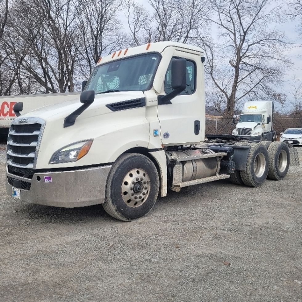 Day Cab Tractor-Heavy Duty Tractors-Freightliner-2020-T12664ST-Harrisburg-PA-526,806\n\t\tmiles-$ 45,000 - Image 3