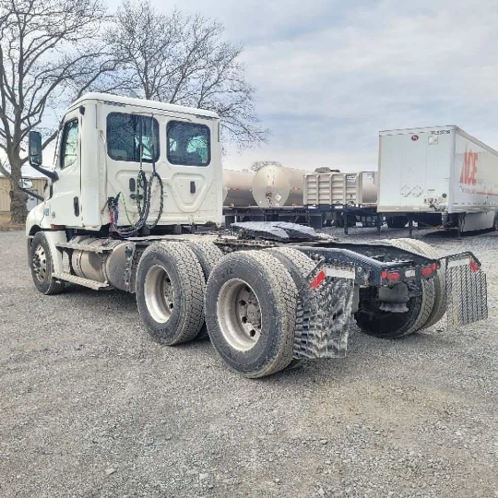 Day Cab Tractor-Heavy Duty Tractors-Freightliner-2020-T12664ST-Harrisburg-PA-526,806\n\t\tmiles-$ 45,000 - Image 5