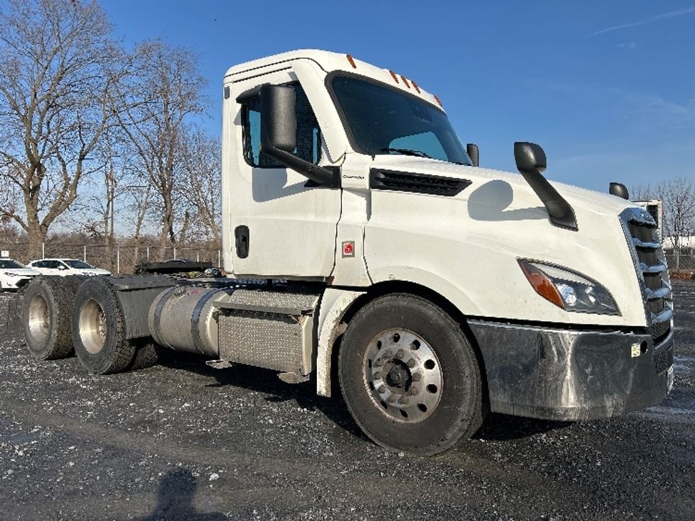 Day Cab Tractor-Heavy Duty Tractors-Freightliner-2020-T12664ST-Harrisburg-PA-545,338\n\t\tmiles-$ 43,750 - Image 1
