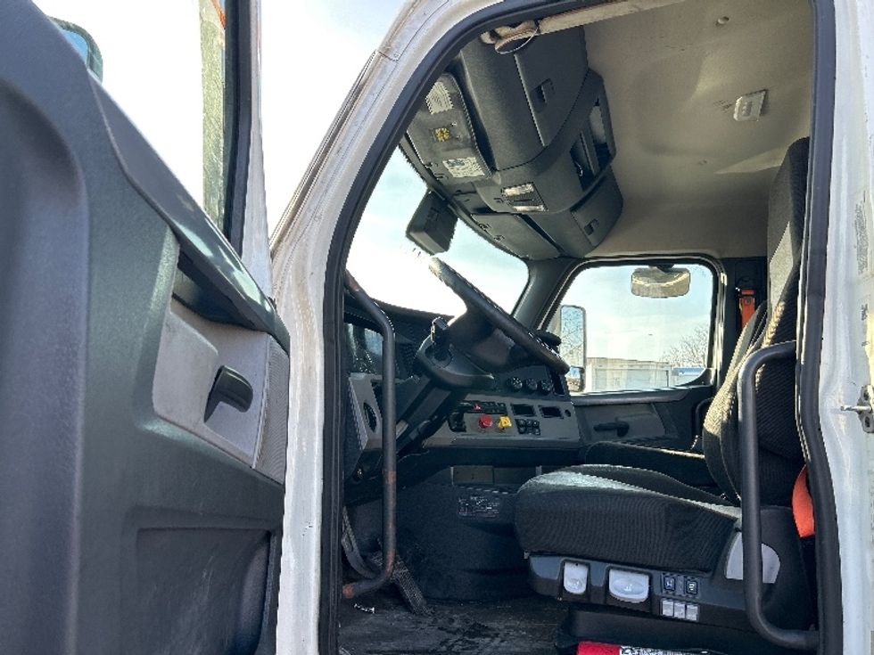 Day Cab Tractor-Heavy Duty Tractors-Freightliner-2020-T12664ST-Harrisburg-PA-545,338\n\t\tmiles-$ 43,750 - Image 9