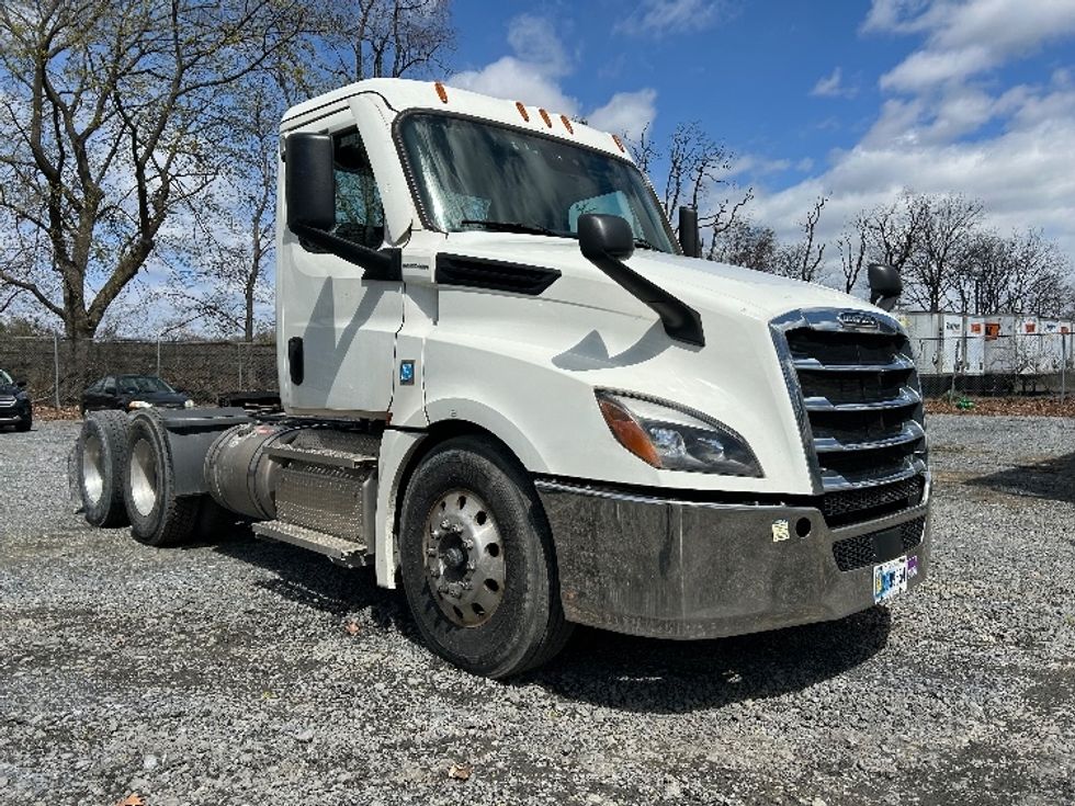 Day Cab Tractor-Heavy Duty Tractors-Freightliner-2020-T12664ST-Harrisburg-PA-597,591\n\t\tmiles-$ 36,250 - Image 1