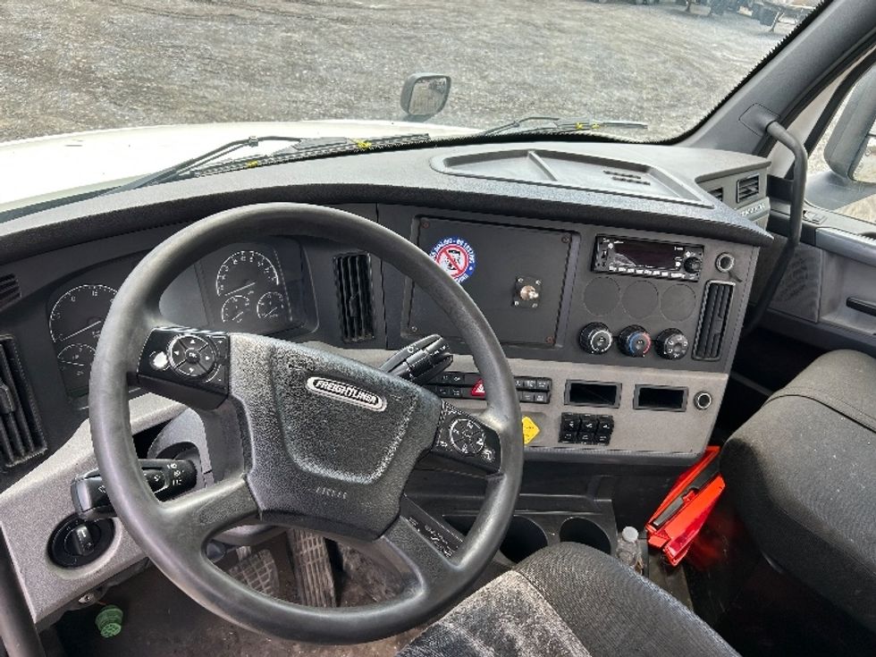 Day Cab Tractor-Heavy Duty Tractors-Freightliner-2020-T12664ST-Harrisburg-PA-597,591\n\t\tmiles-$ 36,250 - Image 10
