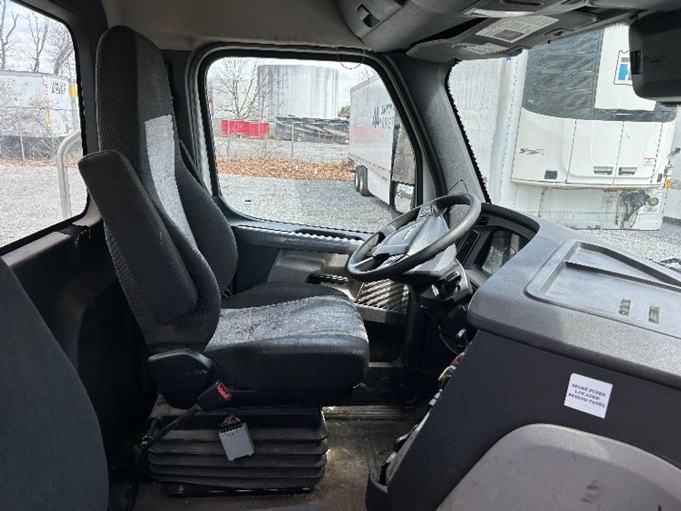 Day Cab Tractor-Heavy Duty Tractors-Freightliner-2020-T12664ST-Harrisburg-PA-597,591\n\t\tmiles-$ 36,250 - Image 14