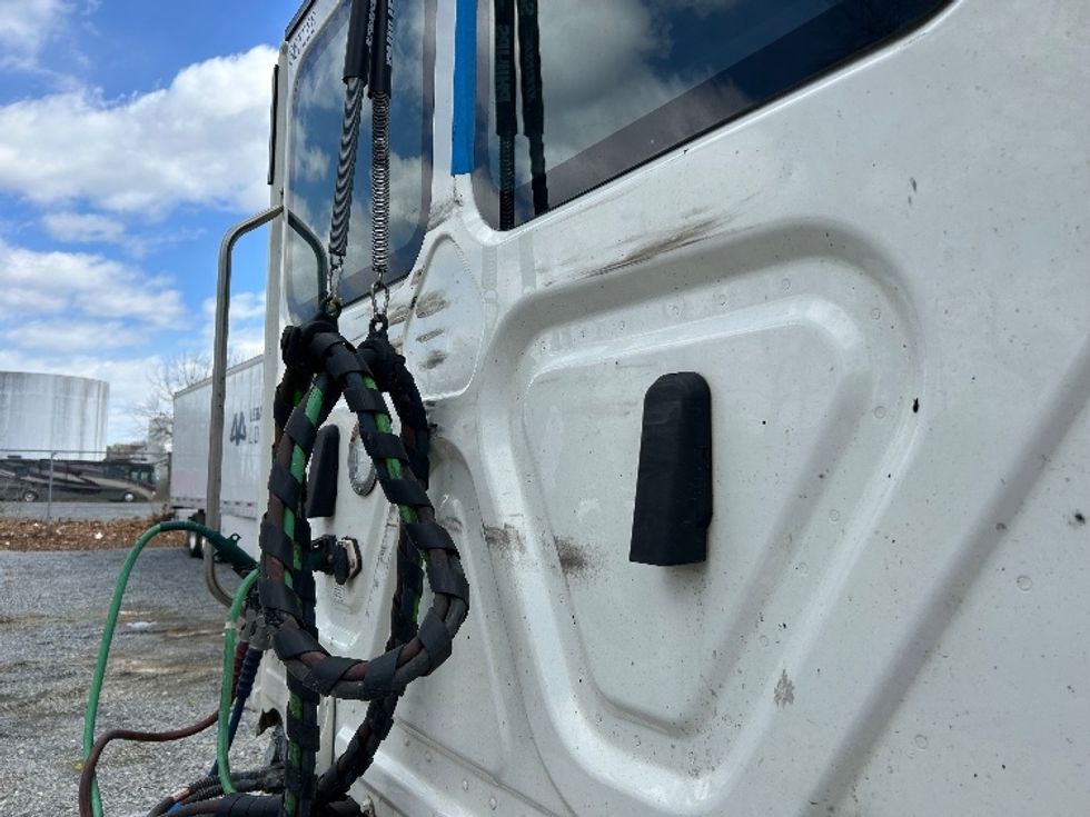 Day Cab Tractor-Heavy Duty Tractors-Freightliner-2020-T12664ST-Harrisburg-PA-597,591\n\t\tmiles-$ 36,250 - Image 17