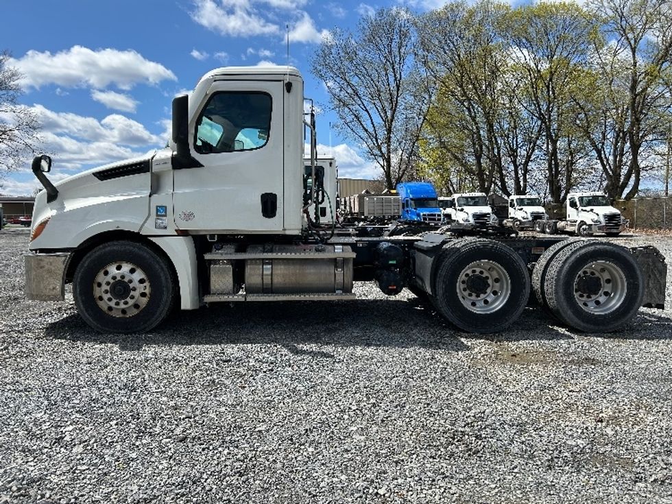 Day Cab Tractor-Heavy Duty Tractors-Freightliner-2020-T12664ST-Harrisburg-PA-597,591\n\t\tmiles-$ 36,250 - Image 4