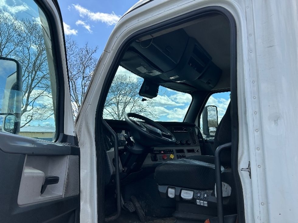 Day Cab Tractor-Heavy Duty Tractors-Freightliner-2020-T12664ST-Harrisburg-PA-597,591\n\t\tmiles-$ 36,250 - Image 9