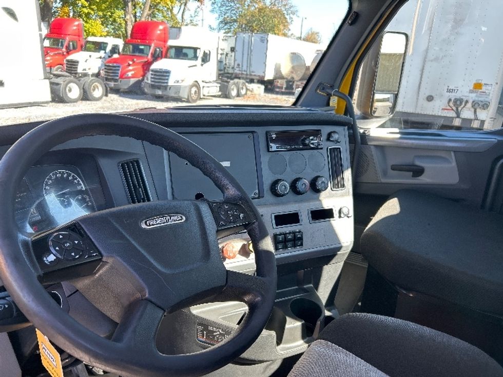 Day Cab Tractor-Heavy Duty Tractors-Freightliner-2020-T12664ST-Harrisburg-PA-599,250\n\t\tmiles-$ 30,750 - Image 10