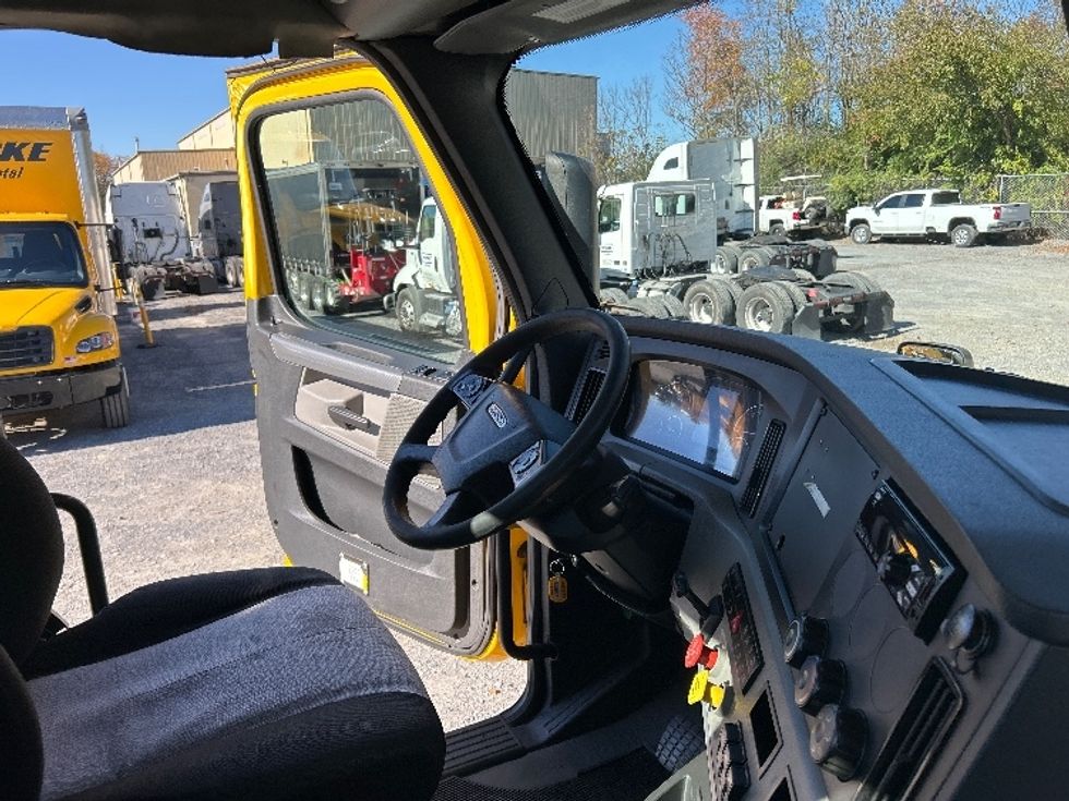 Day Cab Tractor-Heavy Duty Tractors-Freightliner-2020-T12664ST-Harrisburg-PA-599,250\n\t\tmiles-$ 30,750 - Image 14