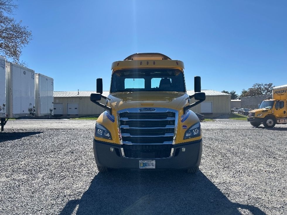 Day Cab Tractor-Heavy Duty Tractors-Freightliner-2020-T12664ST-Harrisburg-PA-599,250\n\t\tmiles-$ 30,750 - Image 2