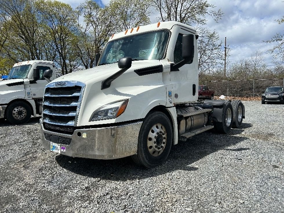 Day Cab Tractor-Heavy Duty Tractors-Freightliner-2020-T12664ST-Harrisburg-PA-602,991\n\t\tmiles-$ 32,750 - Image 3
