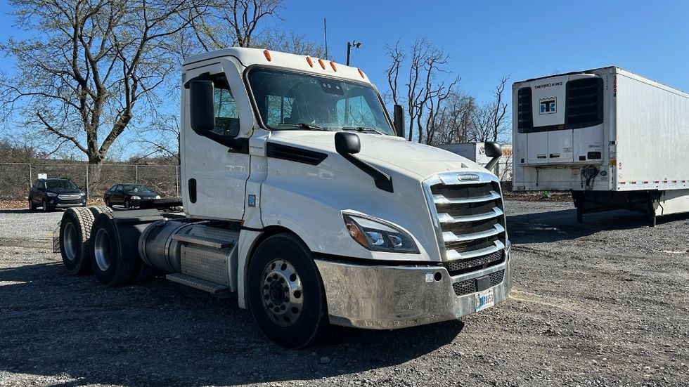 Day Cab Tractor-Heavy Duty Tractors-Freightliner-2020-T12664ST-Harrisburg-PA-627,561\n\t\tmiles-$ 27,750 - Image 1
