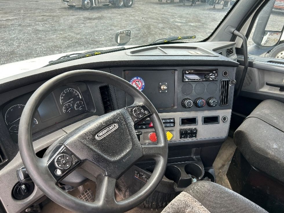 Day Cab Tractor-Heavy Duty Tractors-Freightliner-2020-T12664ST-Harrisburg-PA-627,561\n\t\tmiles-$ 27,750 - Image 10