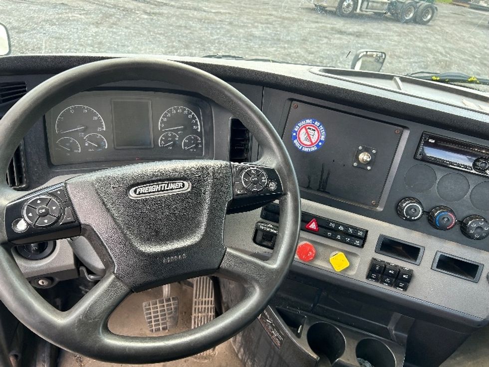 Day Cab Tractor-Heavy Duty Tractors-Freightliner-2020-T12664ST-Harrisburg-PA-627,561\n\t\tmiles-$ 27,750 - Image 11