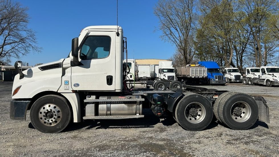 Day Cab Tractor-Heavy Duty Tractors-Freightliner-2020-T12664ST-Harrisburg-PA-627,561\n\t\tmiles-$ 27,750 - Image 4