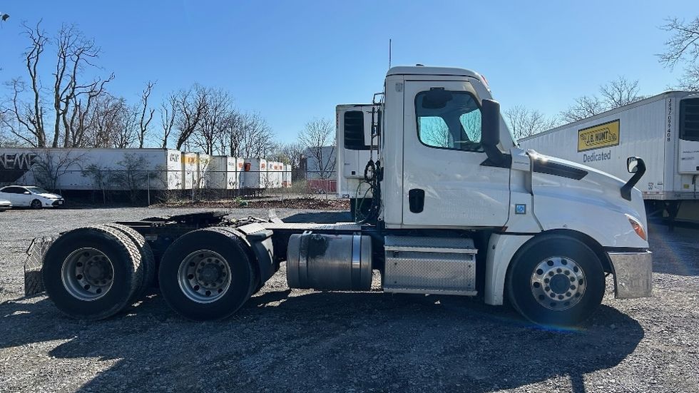 Day Cab Tractor-Heavy Duty Tractors-Freightliner-2020-T12664ST-Harrisburg-PA-627,561\n\t\tmiles-$ 27,750 - Image 8