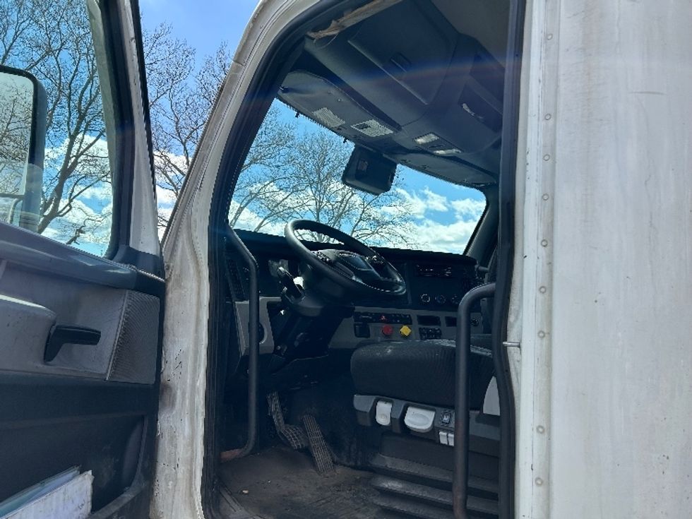 Day Cab Tractor-Heavy Duty Tractors-Freightliner-2020-T12664ST-Harrisburg-PA-627,561\n\t\tmiles-$ 27,750 - Image 9