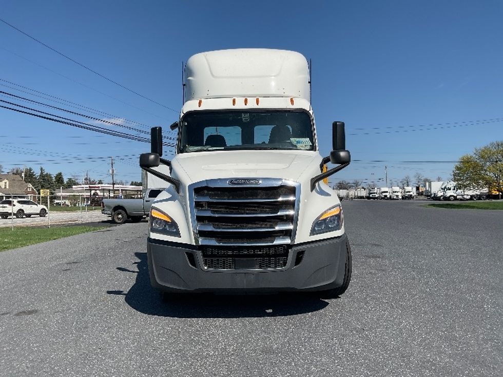 Day Cab Tractor-Heavy Duty Tractors-Freightliner-2020-T12664ST-Harrisburg-PA-724,893\n\t\tmiles-$ 28,750 - Image 2