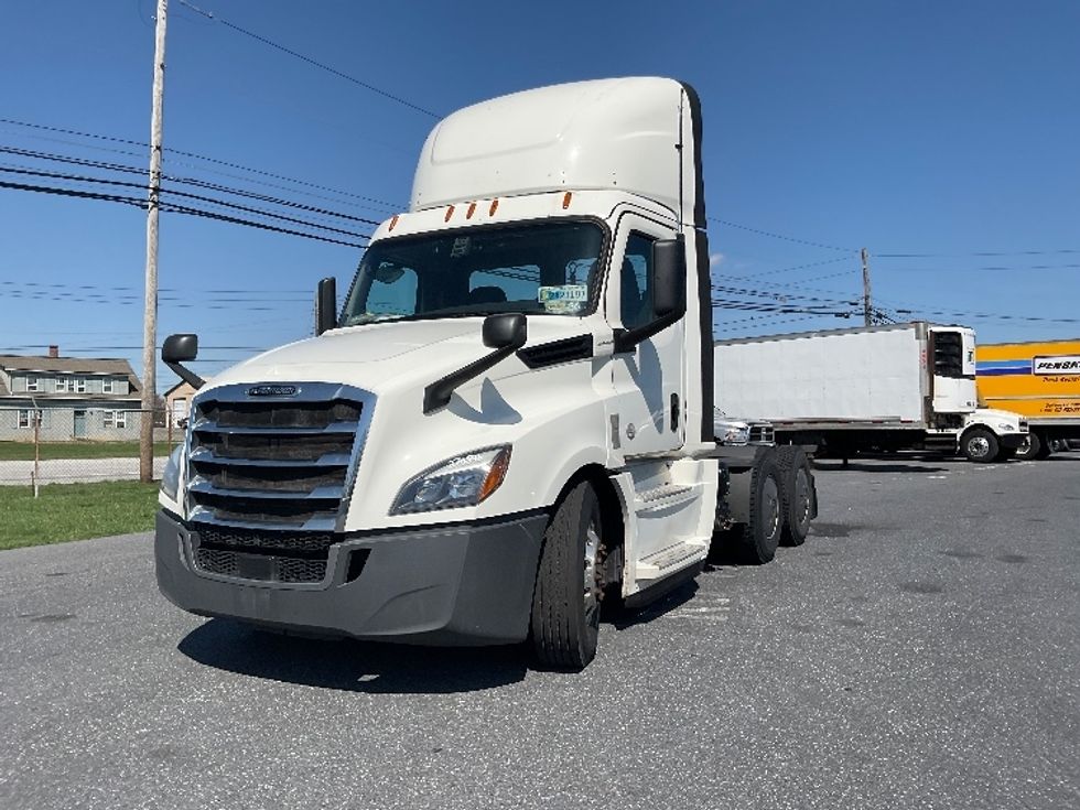 Day Cab Tractor-Heavy Duty Tractors-Freightliner-2020-T12664ST-Harrisburg-PA-724,893\n\t\tmiles-$ 28,750 - Image 3