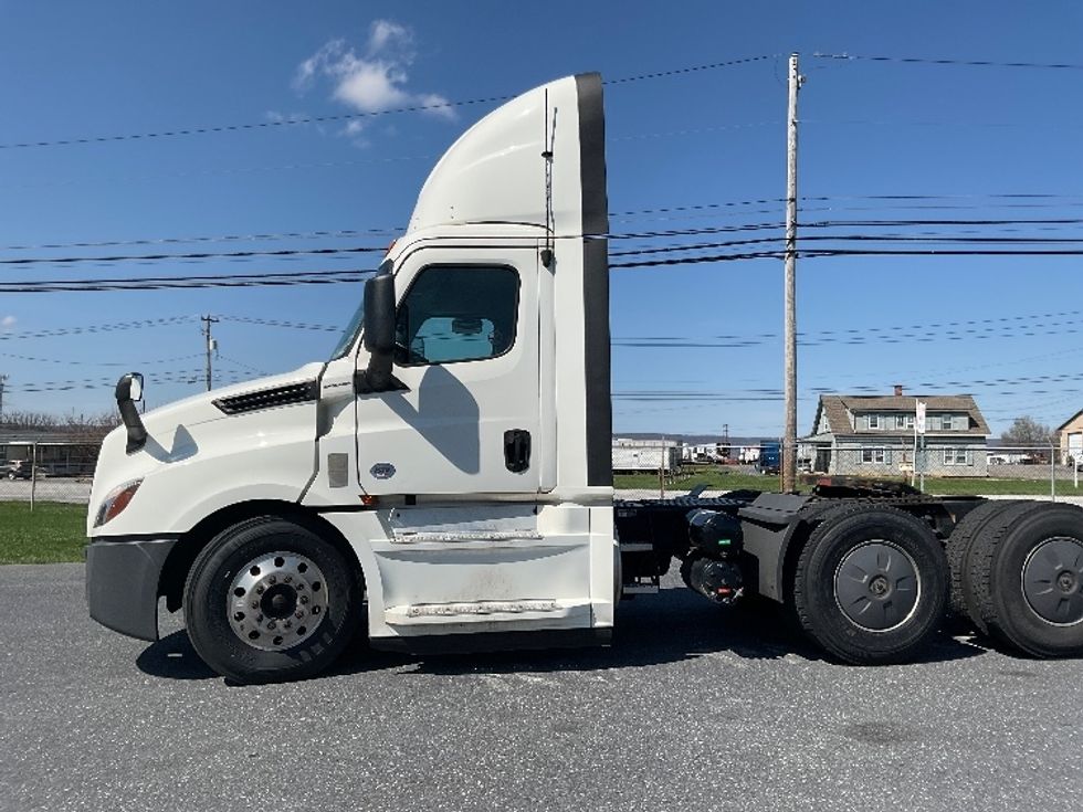 Day Cab Tractor-Heavy Duty Tractors-Freightliner-2020-T12664ST-Harrisburg-PA-724,893\n\t\tmiles-$ 28,750 - Image 4