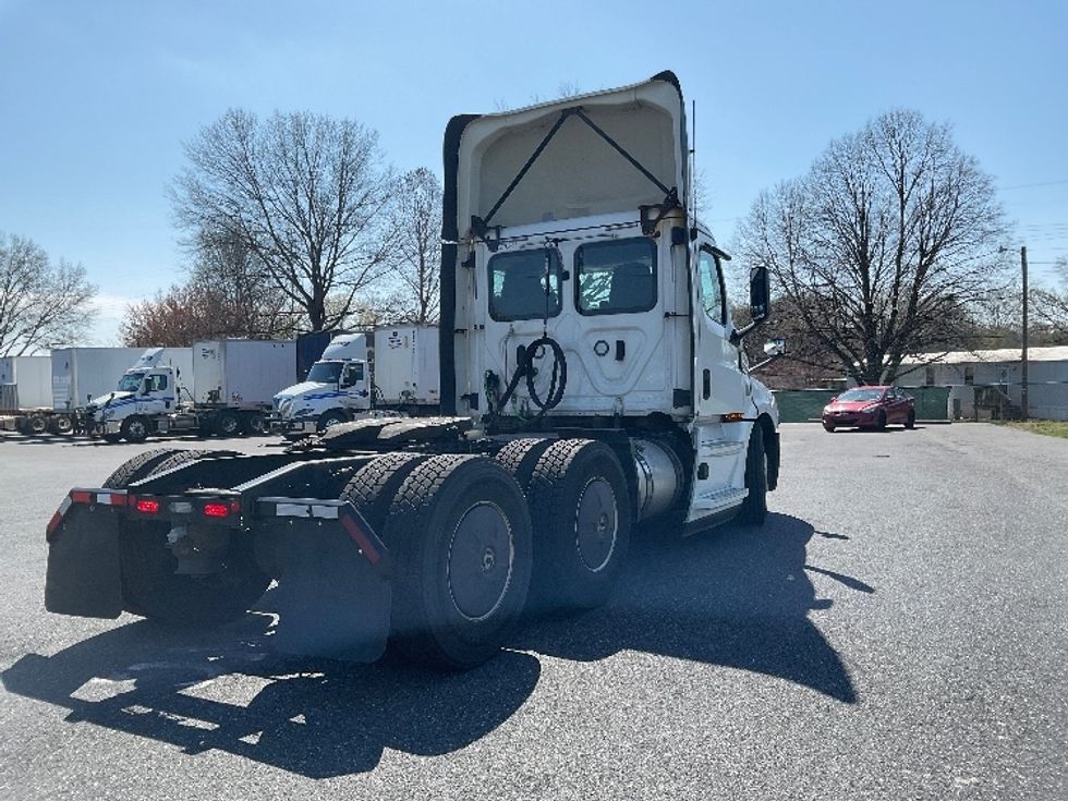 Day Cab Tractor-Heavy Duty Tractors-Freightliner-2020-T12664ST-Harrisburg-PA-724,893\n\t\tmiles-$ 28,750 - Image 7