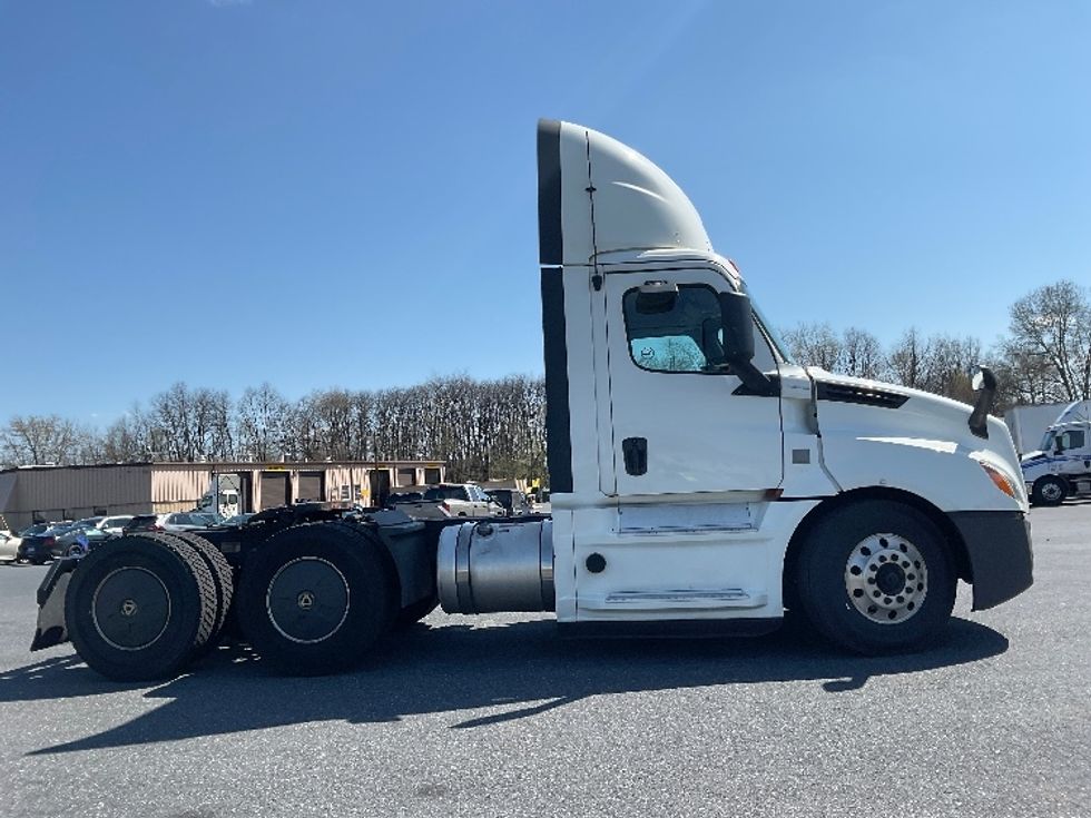 Day Cab Tractor-Heavy Duty Tractors-Freightliner-2020-T12664ST-Harrisburg-PA-724,893\n\t\tmiles-$ 28,750 - Image 8