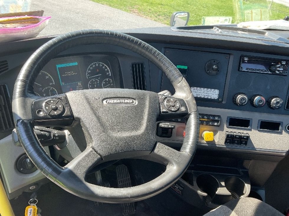 Day Cab Tractor-Heavy Duty Tractors-Freightliner-2020-T12664ST-Harrisburg-PA-726,418\n\t\tmiles-$ 26,250 - Image 11