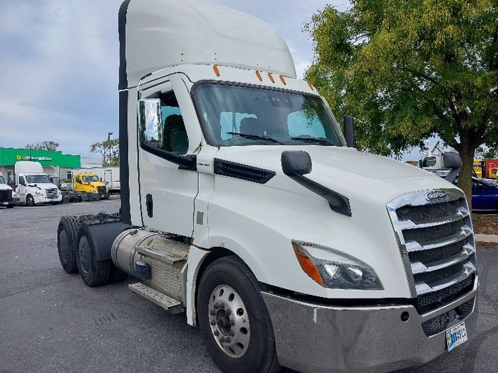 Day Cab Tractor-Heavy Duty Tractors-Freightliner-2020-T12664ST-Harrisburg-PA-776,452\n\t\tmiles-$ 30,750 - Image 1