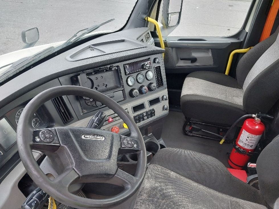 Day Cab Tractor-Heavy Duty Tractors-Freightliner-2020-T12664ST-Harrisburg-PA-776,452\n\t\tmiles-$ 30,750 - Image 10