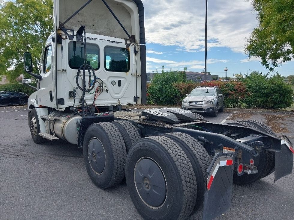 Day Cab Tractor-Heavy Duty Tractors-Freightliner-2020-T12664ST-Harrisburg-PA-776,452\n\t\tmiles-$ 30,750 - Image 5