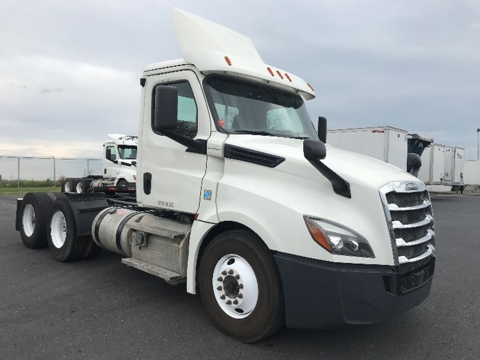 Day Cab Tractor-Heavy Duty Tractors-Freightliner-2020-T12664ST-Harrisonburg-VA-256,509\n\t\tmiles-$ 53,750 - Image 1