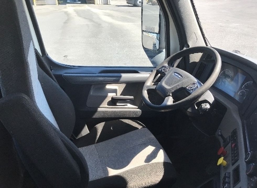 Day Cab Tractor-Heavy Duty Tractors-Freightliner-2020-T12664ST-Harrisonburg-VA-256,509\n\t\tmiles-$ 53,750 - Image 14